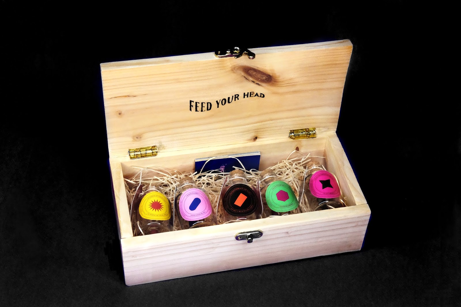 北京小酒包裝設(shè)計(jì)歌詞瓶(圖3)