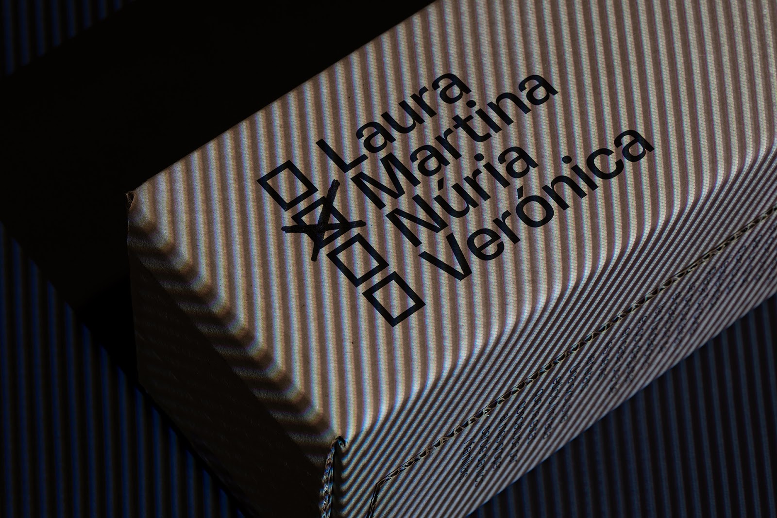 重慶產(chǎn)品創(chuàng)意包裝設計-紅酒包裝設計欣賞(圖6)