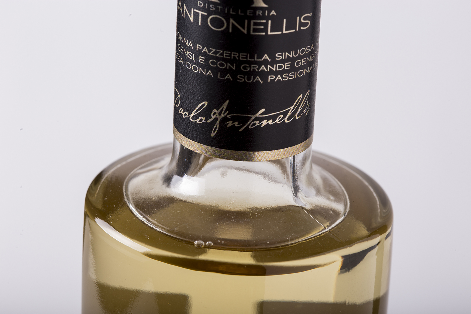 沖擊力強的蜂蜜酒包裝設(shè)計(圖5) 沖擊力強的蜂蜜酒包裝設(shè)計(圖5)