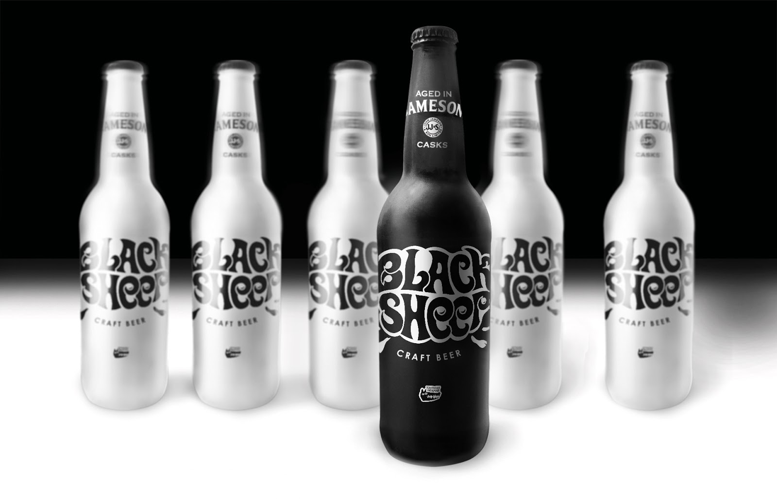 酒包裝設(shè)計以字母設(shè)計為核心(圖4)