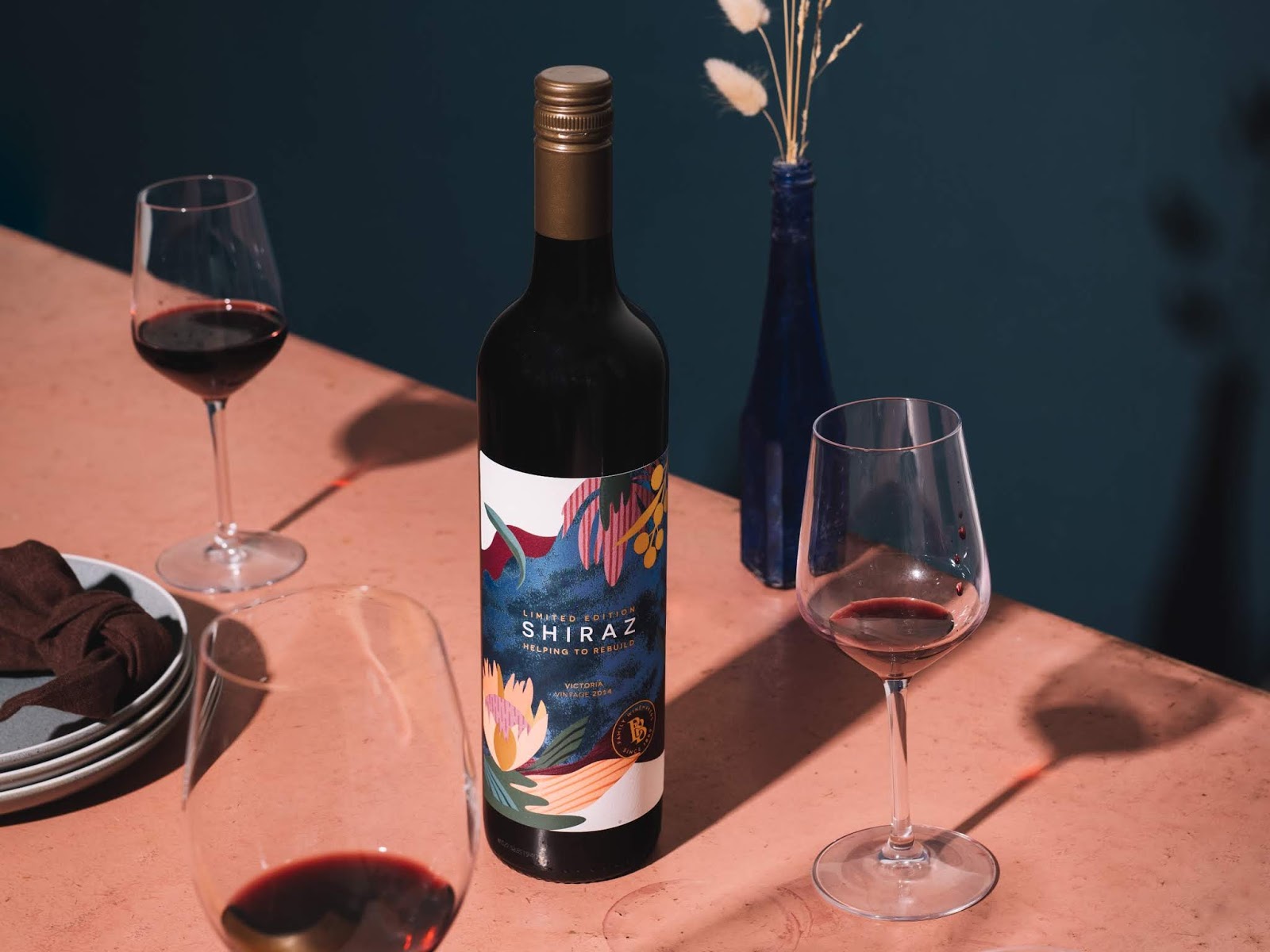 氣質(zhì)優(yōu)雅的葡萄酒包裝設(shè)計(圖1)