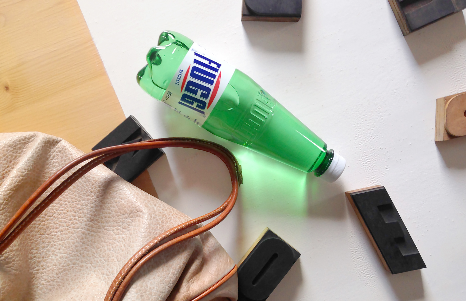 這個(gè)水包裝強(qiáng)調(diào)對(duì)牙結(jié)石有效(圖5)