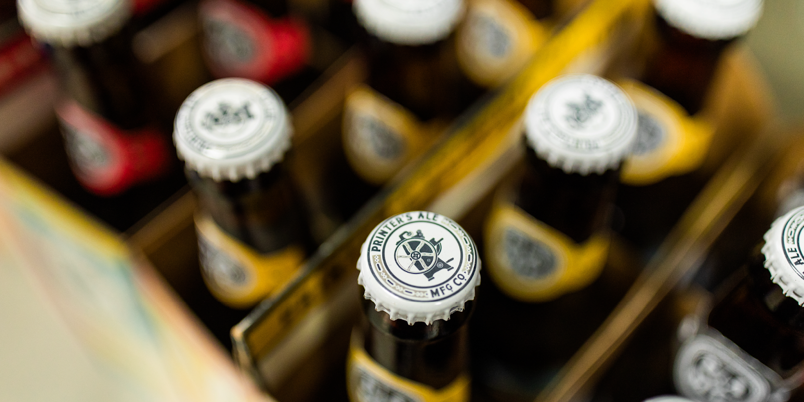 中山啤酒包裝設(shè)計貨架上很有優(yōu)勢(圖6)