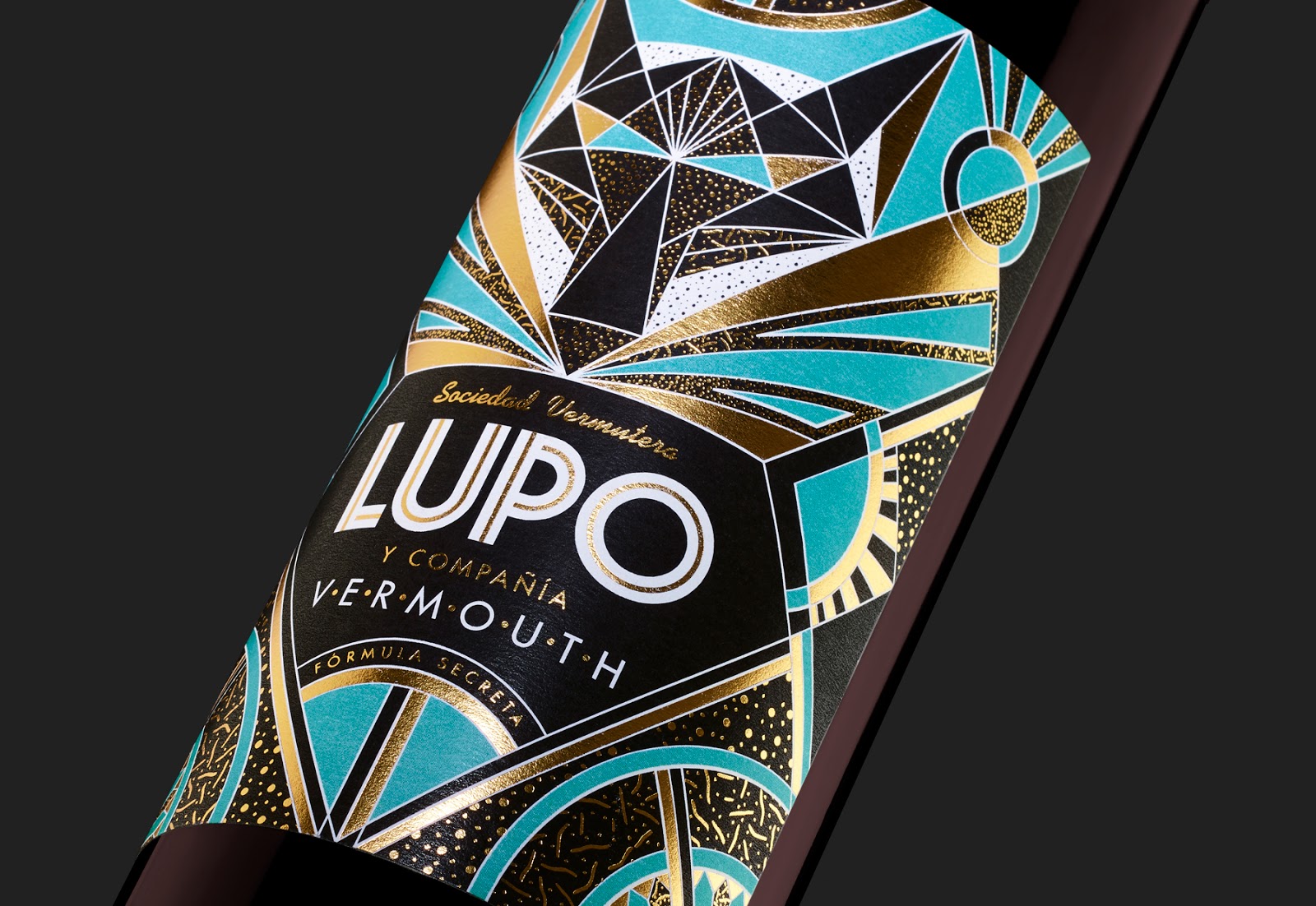 對(duì)稱優(yōu)雅的葡萄酒包裝設(shè)計(jì)(圖2)