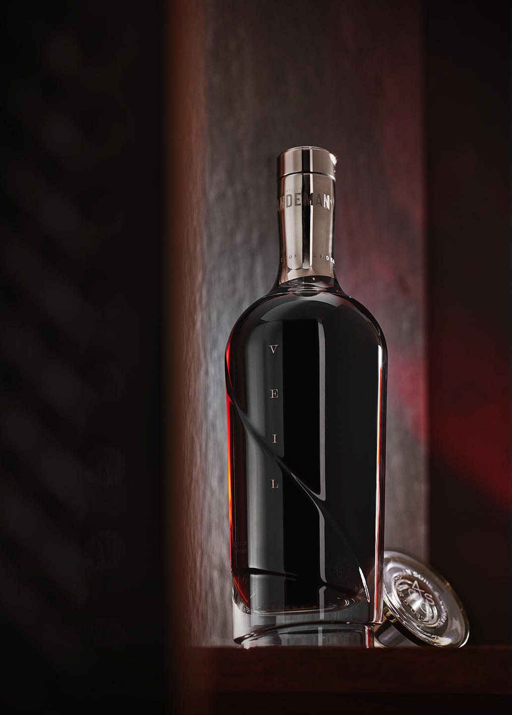 紫檀木水晶瓶的葡萄酒包裝非常奢華(圖5)