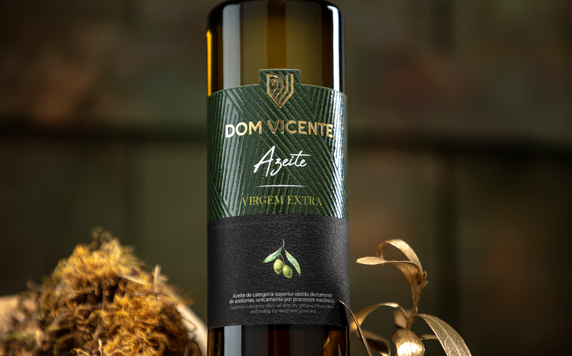 優(yōu)質(zhì)的橄欖油包裝這樣設(shè)計(jì)非常有現(xiàn)代感(圖3)