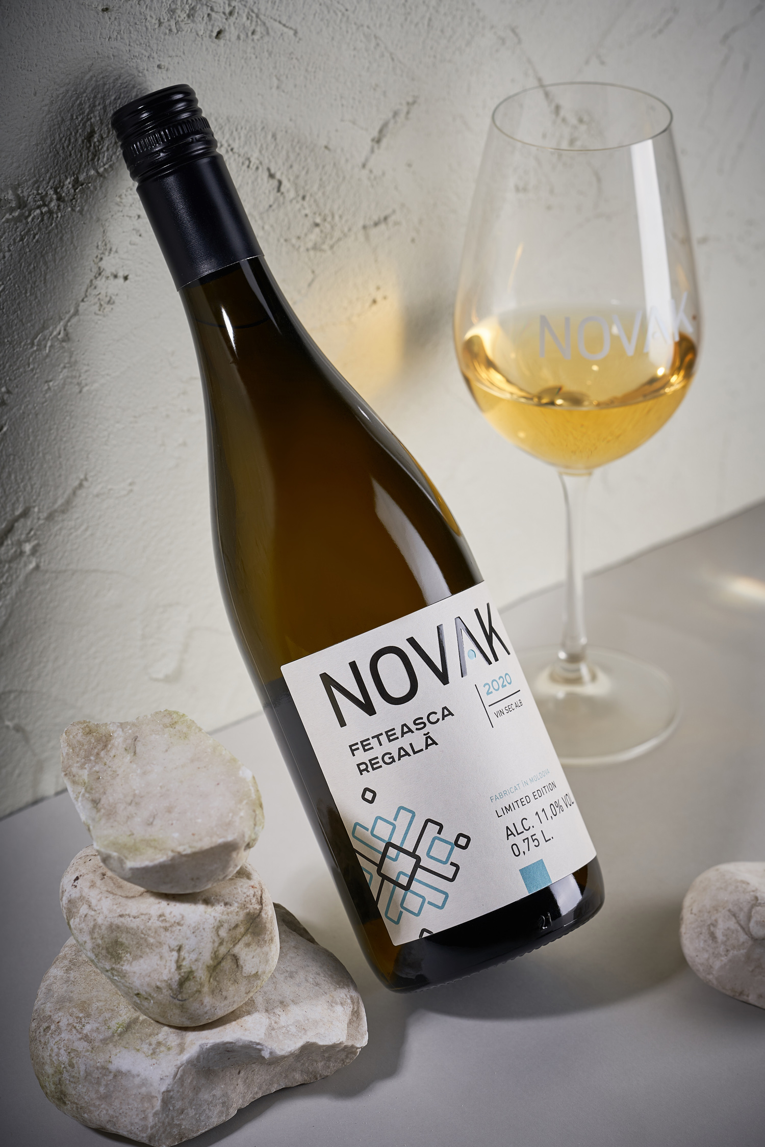 葡萄酒品牌視覺(jué)包裝設(shè)計(jì)(圖4)