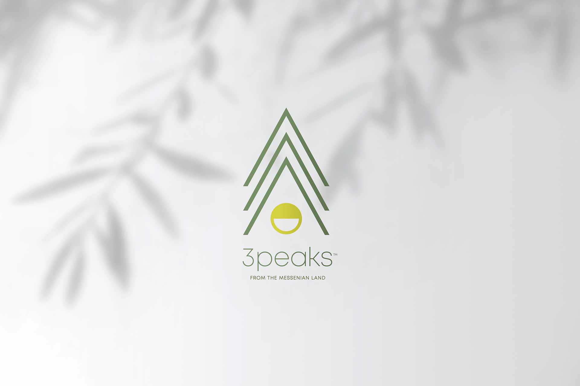 產(chǎn)自希臘的3 Peaks 特級(jí)初榨橄欖油包裝設(shè)計(jì)(圖2)