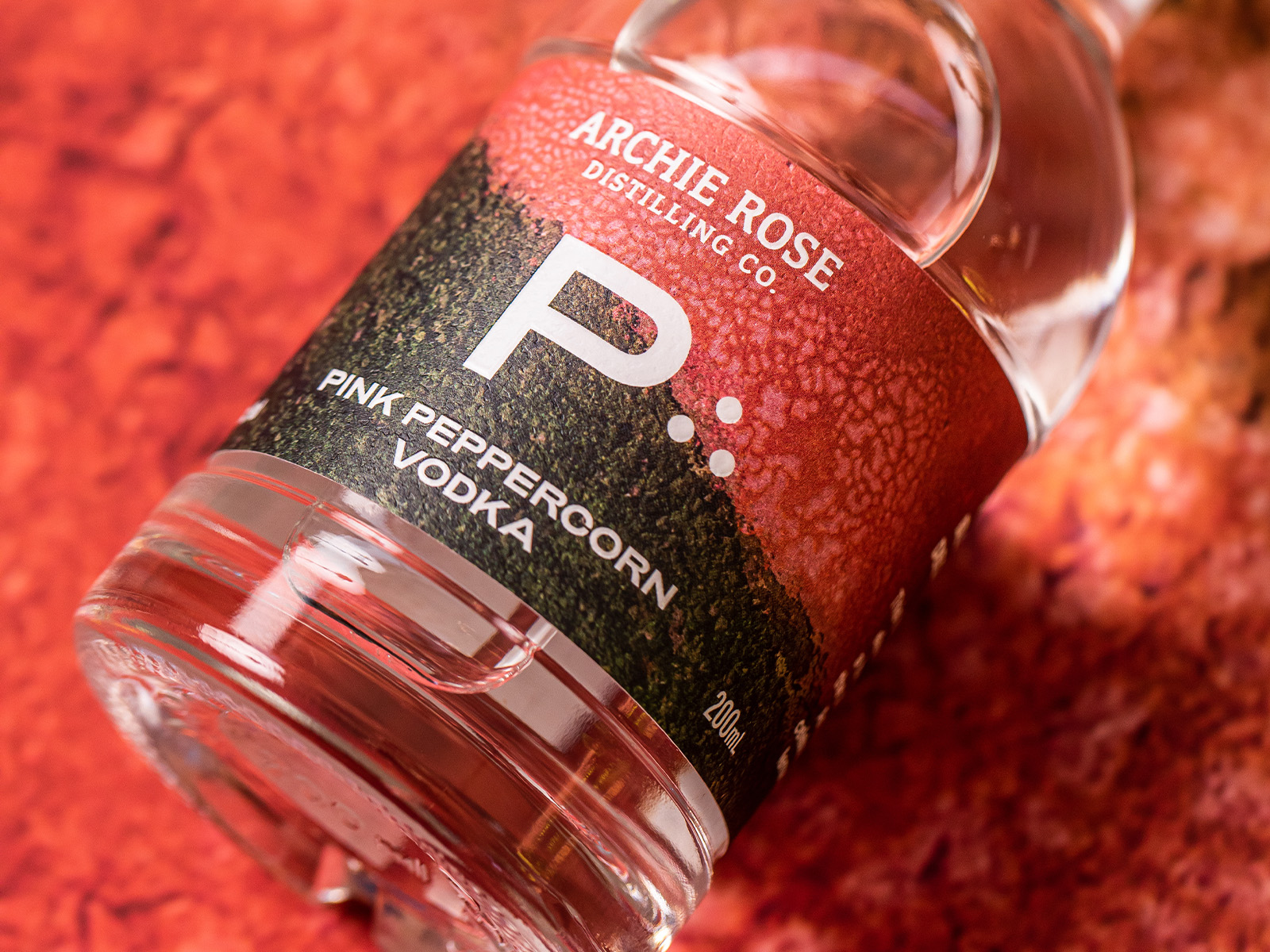 海鹽杜松子酒和粉紅胡椒伏特加的包裝設(shè)計(jì)作品參考(圖3) 海鹽杜松子酒和粉紅胡椒伏特加的包裝設(shè)計(jì)作品參考(圖3)