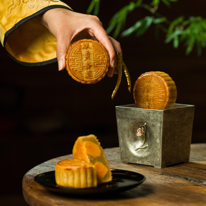 北京稻香村 印象北京廣式月餅 680g*2盒 禮盒裝包裝禮盒產(chǎn)品包裝創(chuàng)意設(shè)計(jì)欣賞(圖5)