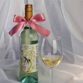 創(chuàng)意酒包裝設(shè)計(jì)亨蒂酒園夢(mèng)幻屋莫斯卡托甜白低起泡酒瓶產(chǎn)品包裝設(shè)計(jì)欣賞(圖4) 創(chuàng)意酒包裝設(shè)計(jì)亨蒂酒園夢(mèng)幻屋莫斯卡托甜白低起泡酒瓶產(chǎn)品包裝設(shè)計(jì)欣賞(圖4)